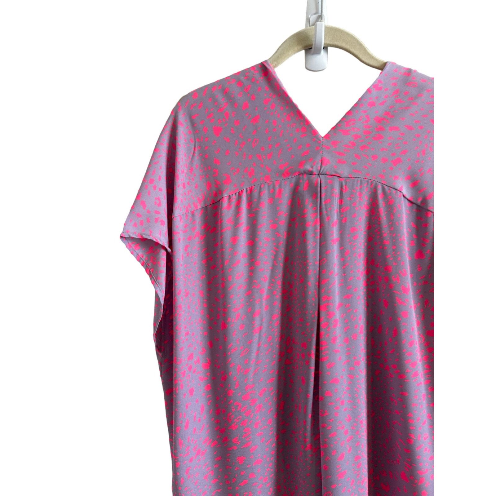 Other Adrienne Purple and Pink Cheetah V-Neck Short Sleeve Blouse Size S / US 4 / IT 40 - 7 Thumbnail
