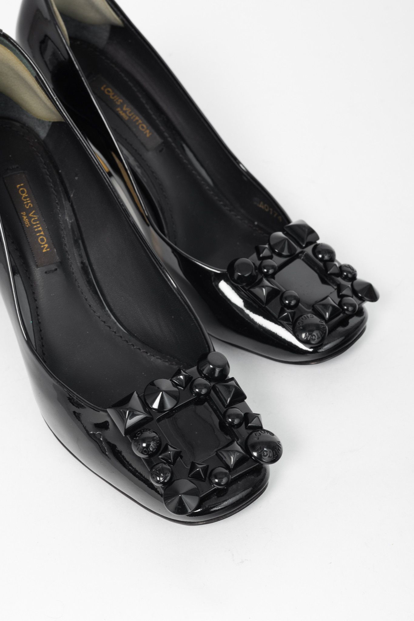 Louis Vuitton Louis Vuitton Black Patent Leather Embellished-Buckle Pumps Size US 4.5 / IT 34.5 - 6 Thumbnail