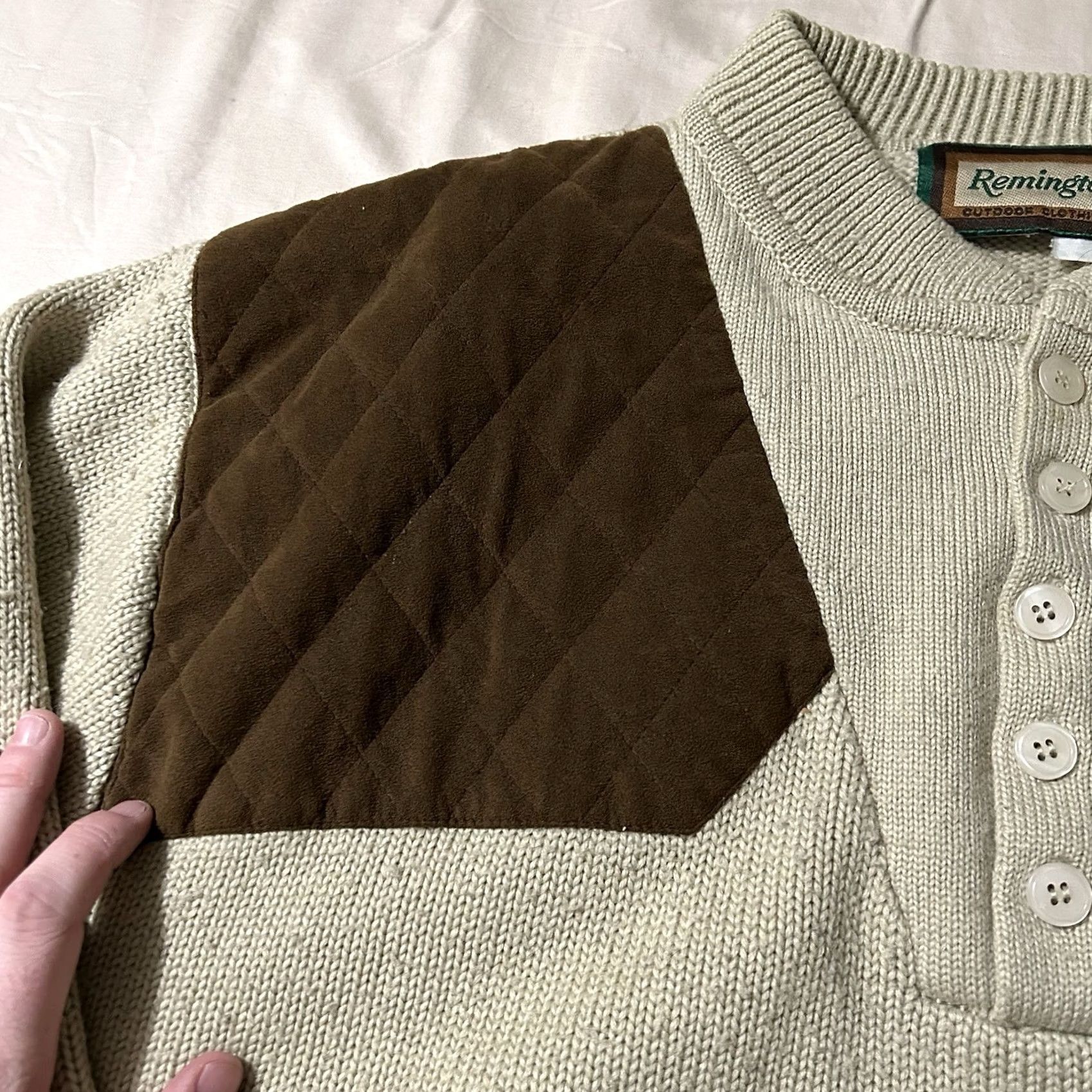 Vintage VINTAGE Remington Sweater Henley Shoulder Patch 90s Size L Men Cream Suede Size US L / EU 52-54 / 3 - 3 Thumbnail