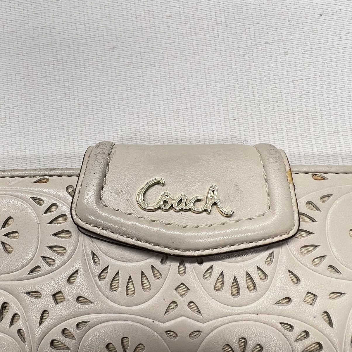 Coach × Vintage Coach Ashley Wallet Ivory Lace Leather Slim Envelope Fold Size ONE SIZE - 3 Thumbnail