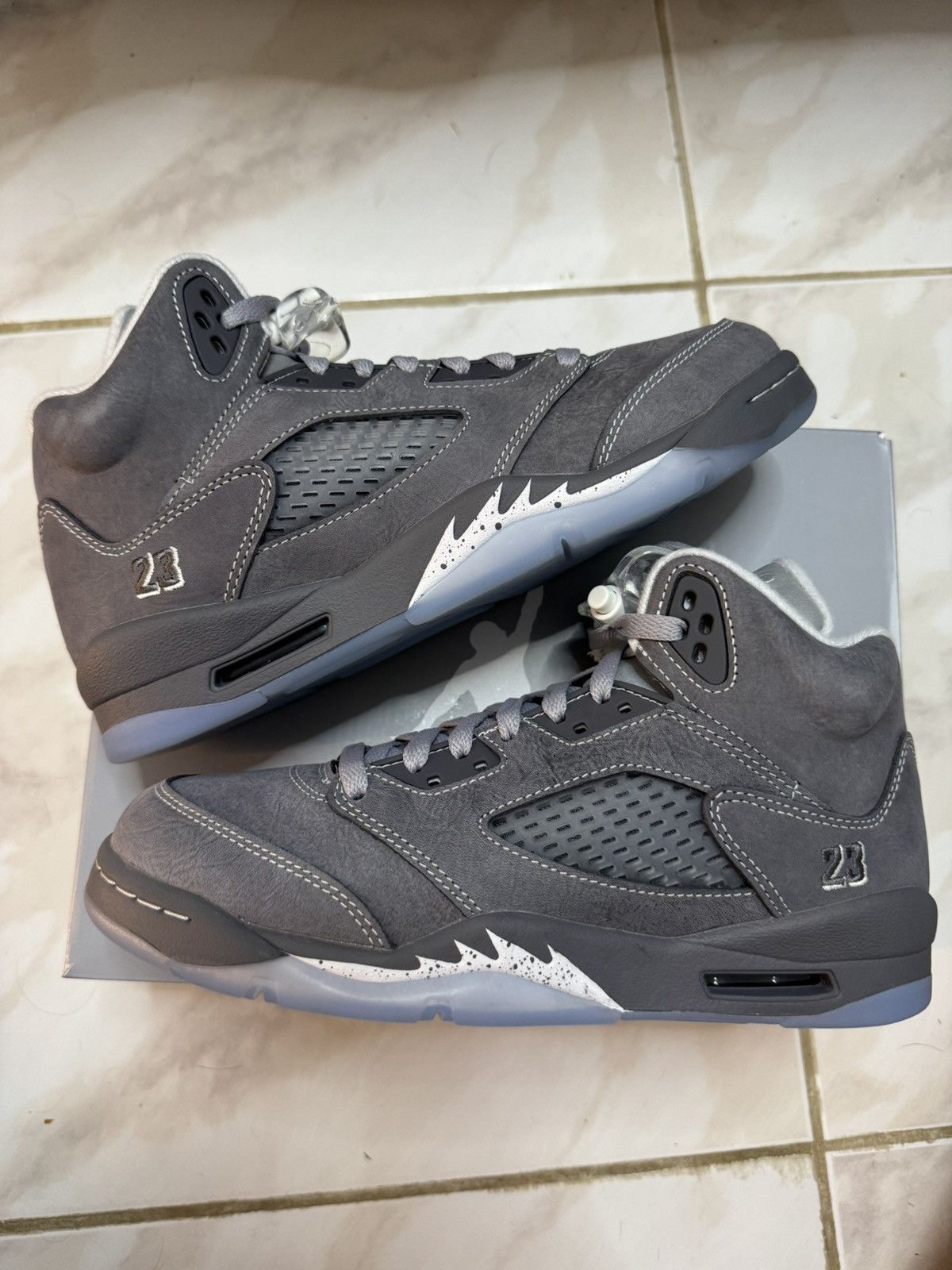 Jordan Brand Jordan 5 Retro Wolf Grey 2026 GS Size 7Y DS Size US 7 / EU 40 - 2 Thumbnail