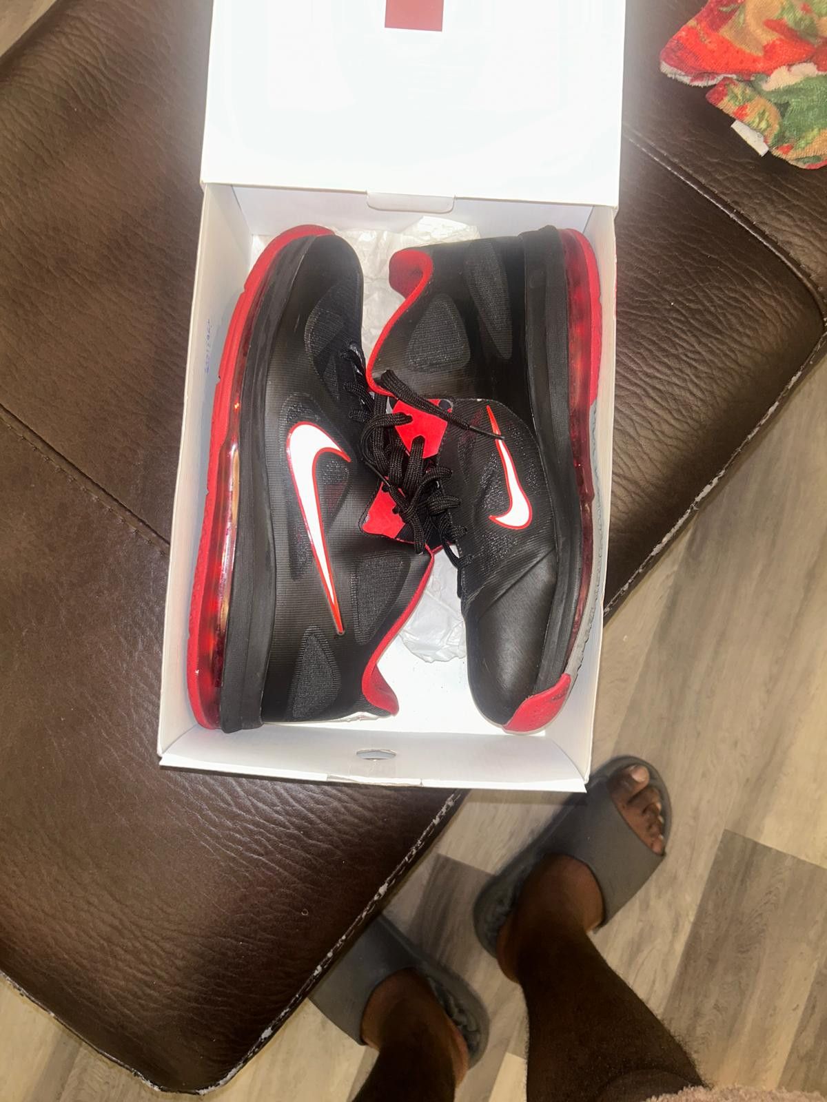 NEW NEVER WORN Lebron 9 Black / Red