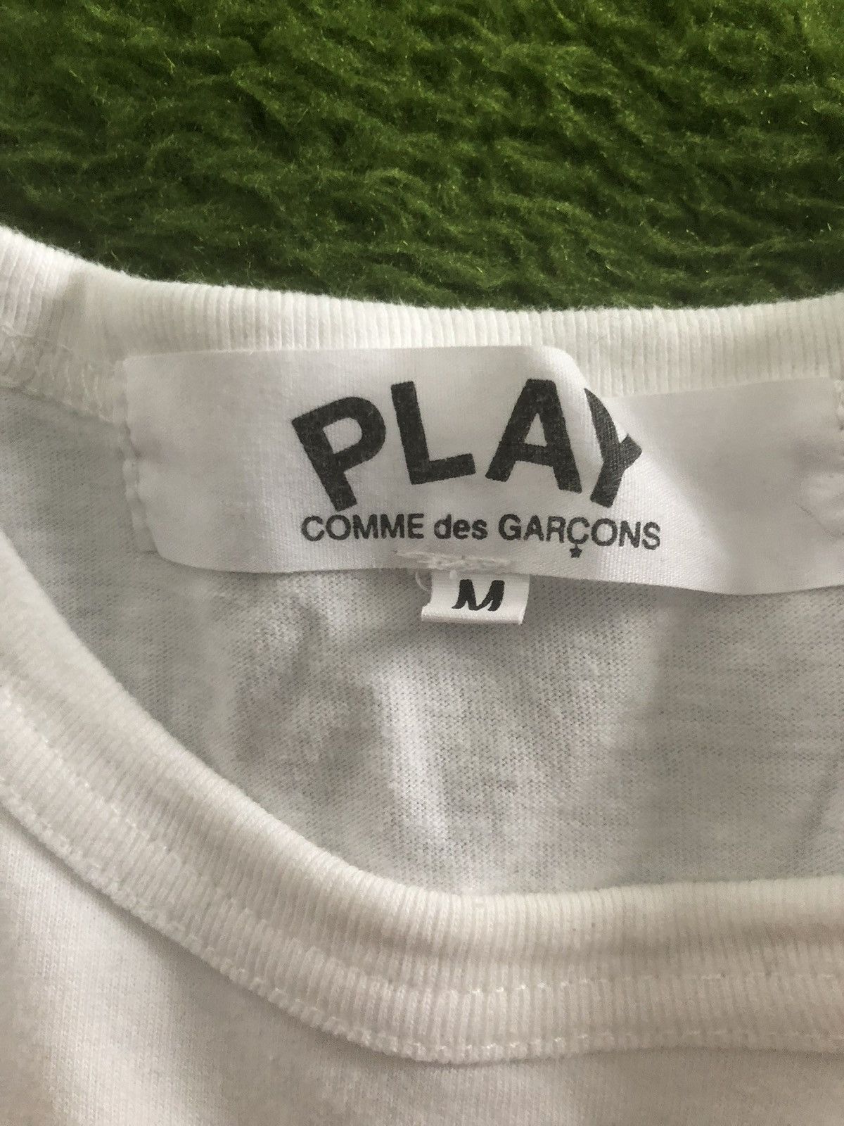 CDG by Comme des Garcons White Comme des Garçons Play heart tee size medium Size US M / EU 48-50 / 2 - 3 Thumbnail