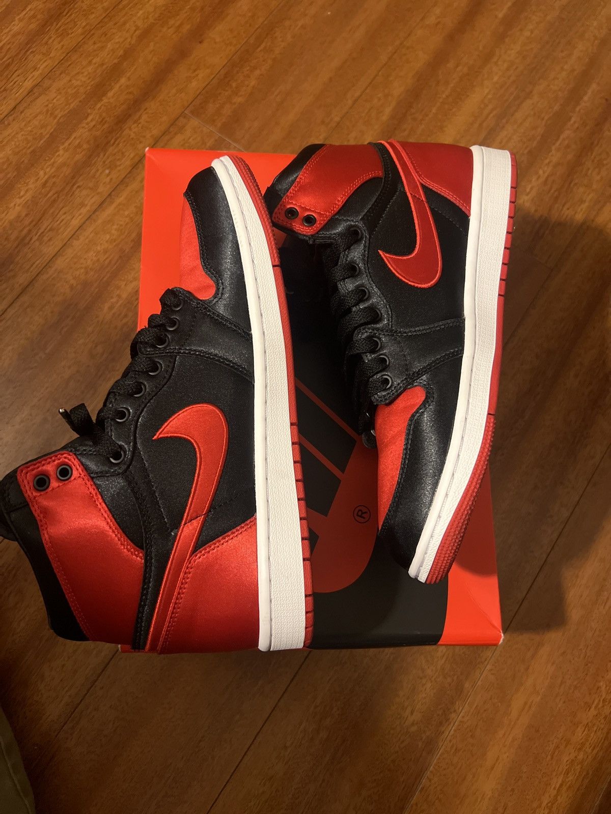 Jordan Brand × Nike Jordan 1 Satin Bred Size US 8.5 / EU 41-42 - 2 Thumbnail