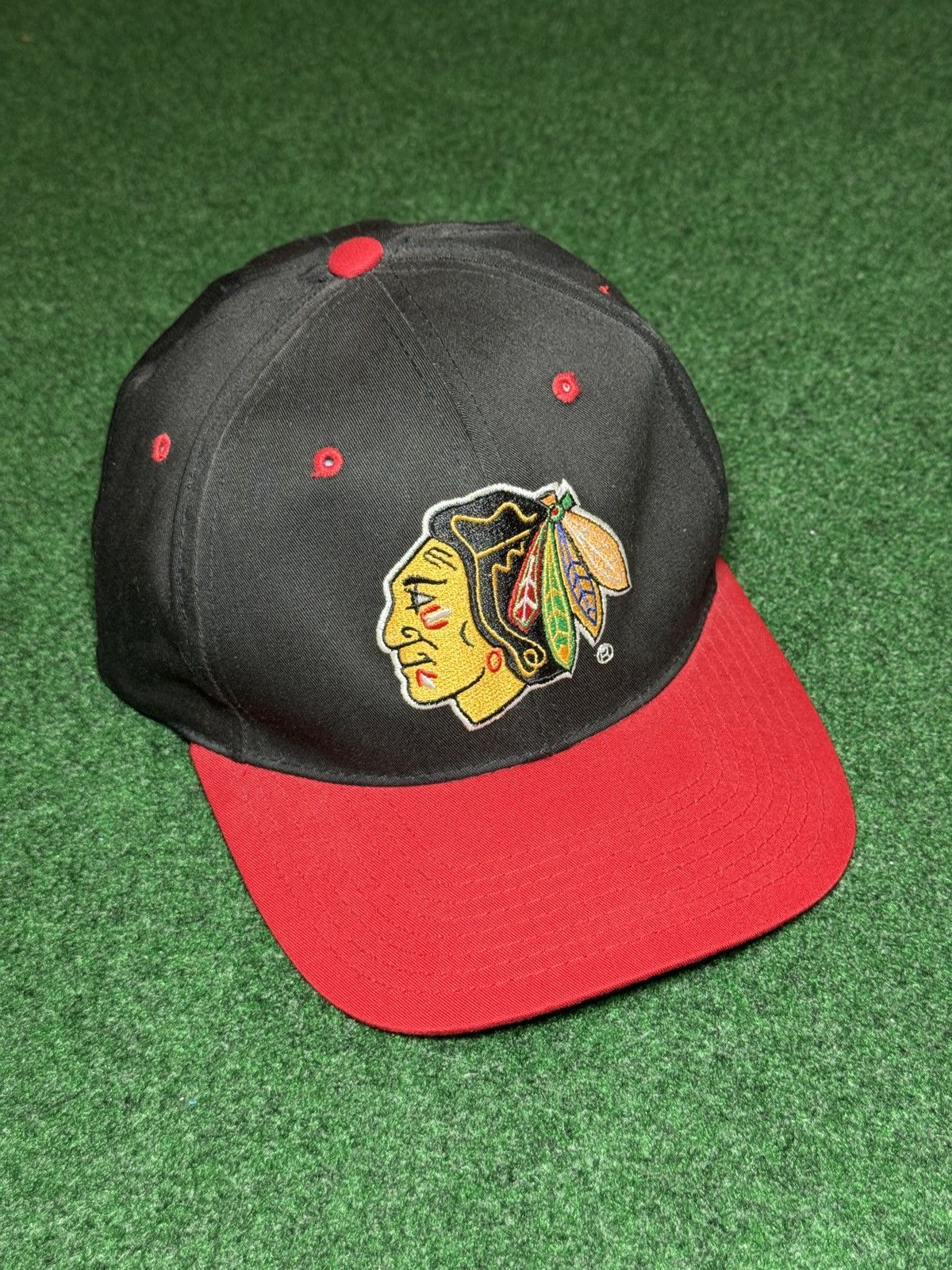 NHL × Starter × Vintage Vintage 90s Chicago Blawkhawks Black Red Retro Snapback Hat Size ONE SIZE - 1 Thumbnail