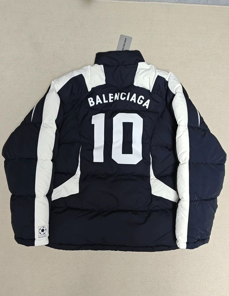 Balenciaga Balenciaga Black and white Manchester United football down Size US S / EU 44-46 / 1 - 3 Thumbnail