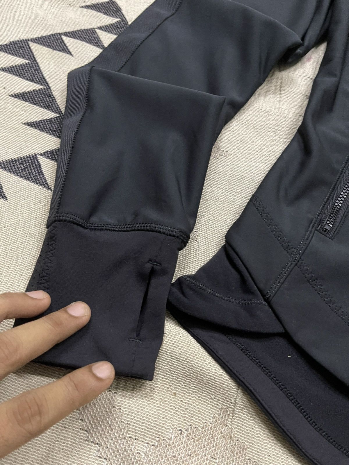 Lululemon LULULEMON KEEP IT UP BLACK RUN JACKET WATER RESISTANT Size M / US 6-8 / IT 42-44 - 4 Thumbnail