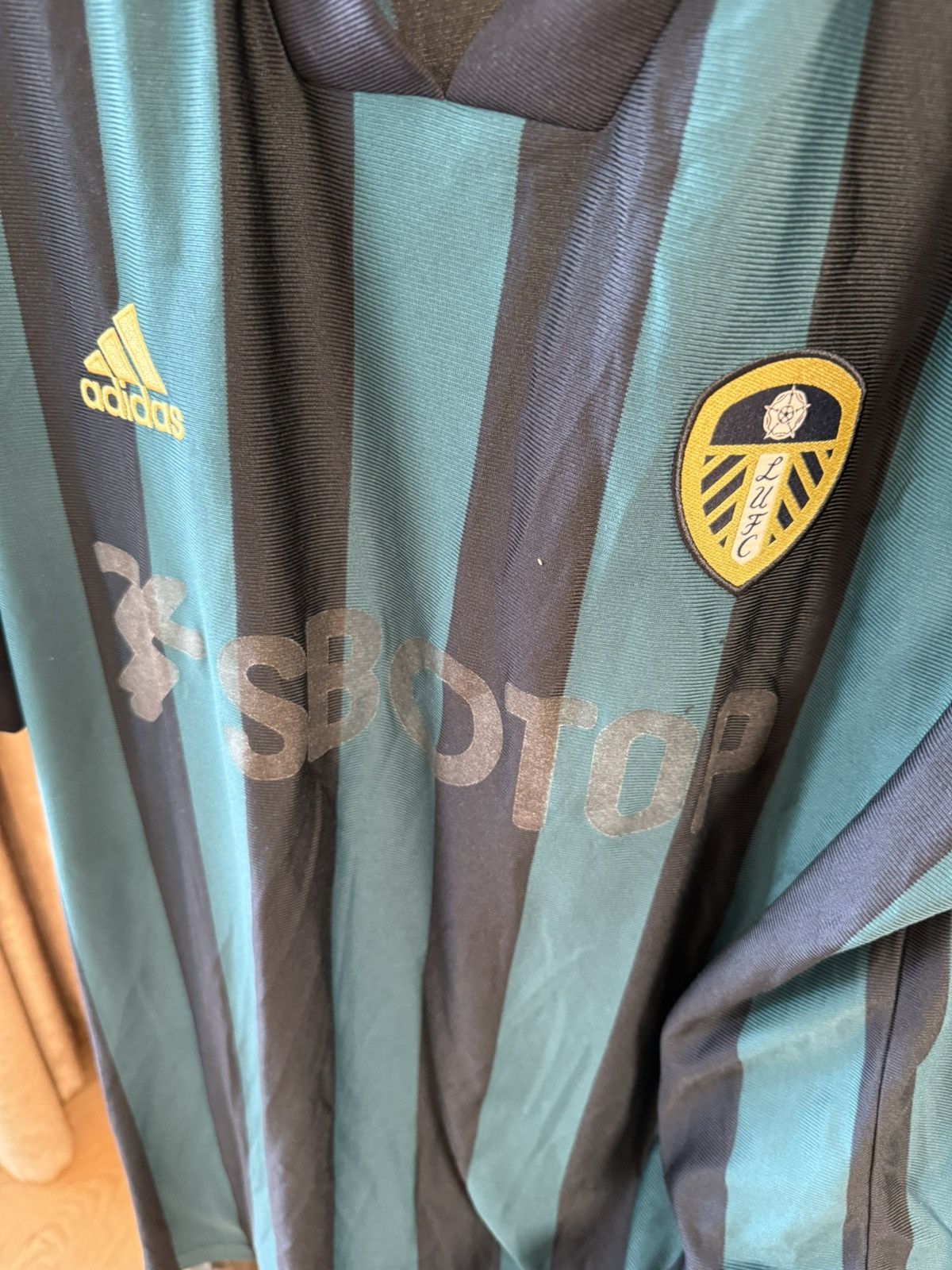 Adidas ADIDAS LEEDS UNITED JERSEY STRIPED FOOTBALL SHIRT XL Size US XL / EU 56 / 4 - 7 Thumbnail