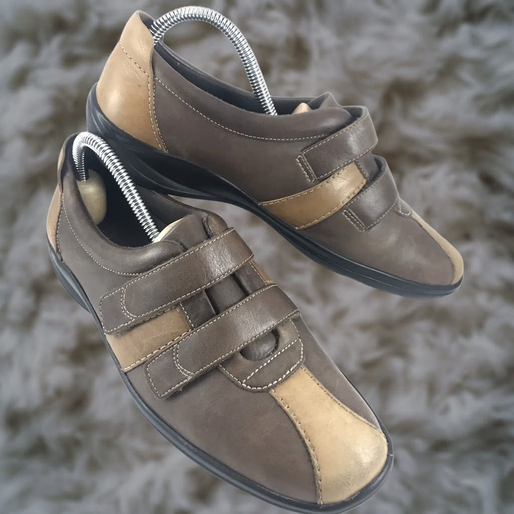 Clarks Clarks K SlipOn Loafers Women Size 6 UK/7US Brown Leather Adjustable Casual Size US 6 / IT 36 - 1 Thumbnail