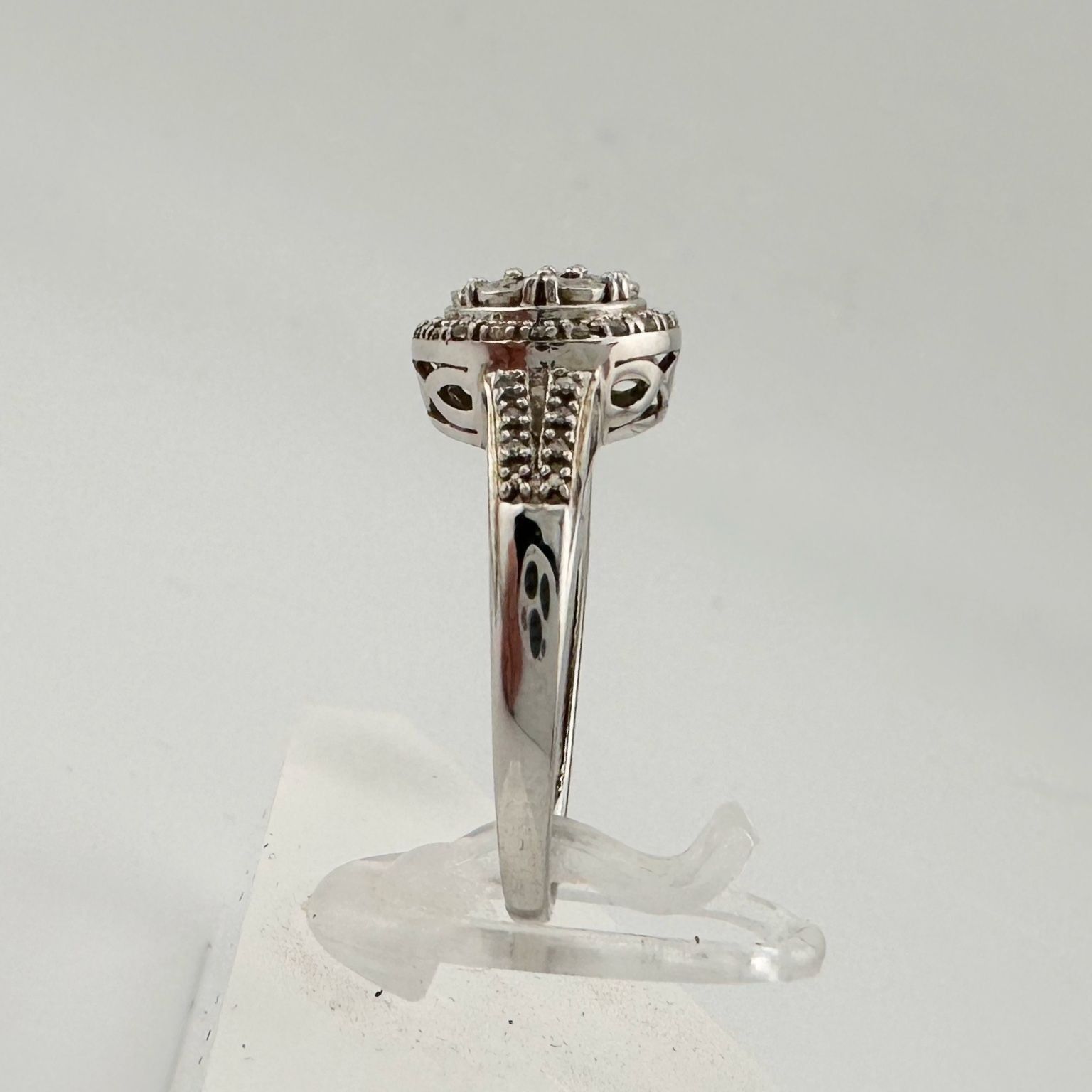 Other Pretty Round Natural Diamond Ring Size 7 Size ONE SIZE - 3 Thumbnail