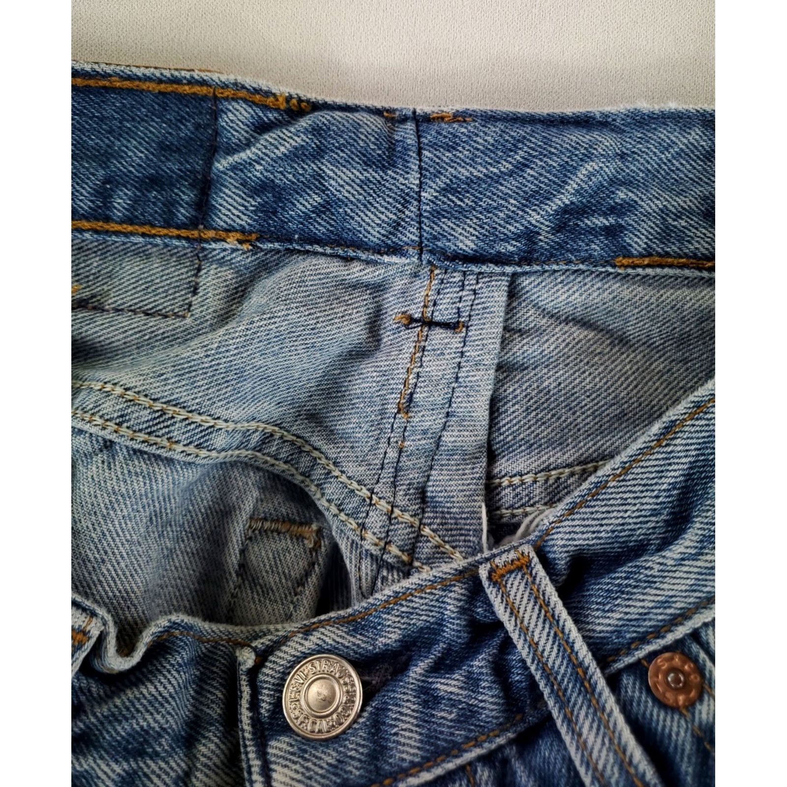 Levi's VINTAGE Levi's 501 VTG 90s Made USA Darted Mens Jeans 28x31 Actual Blue Straight 501 VTG Millennials Size US 28 / EU 44 - 4 Thumbnail