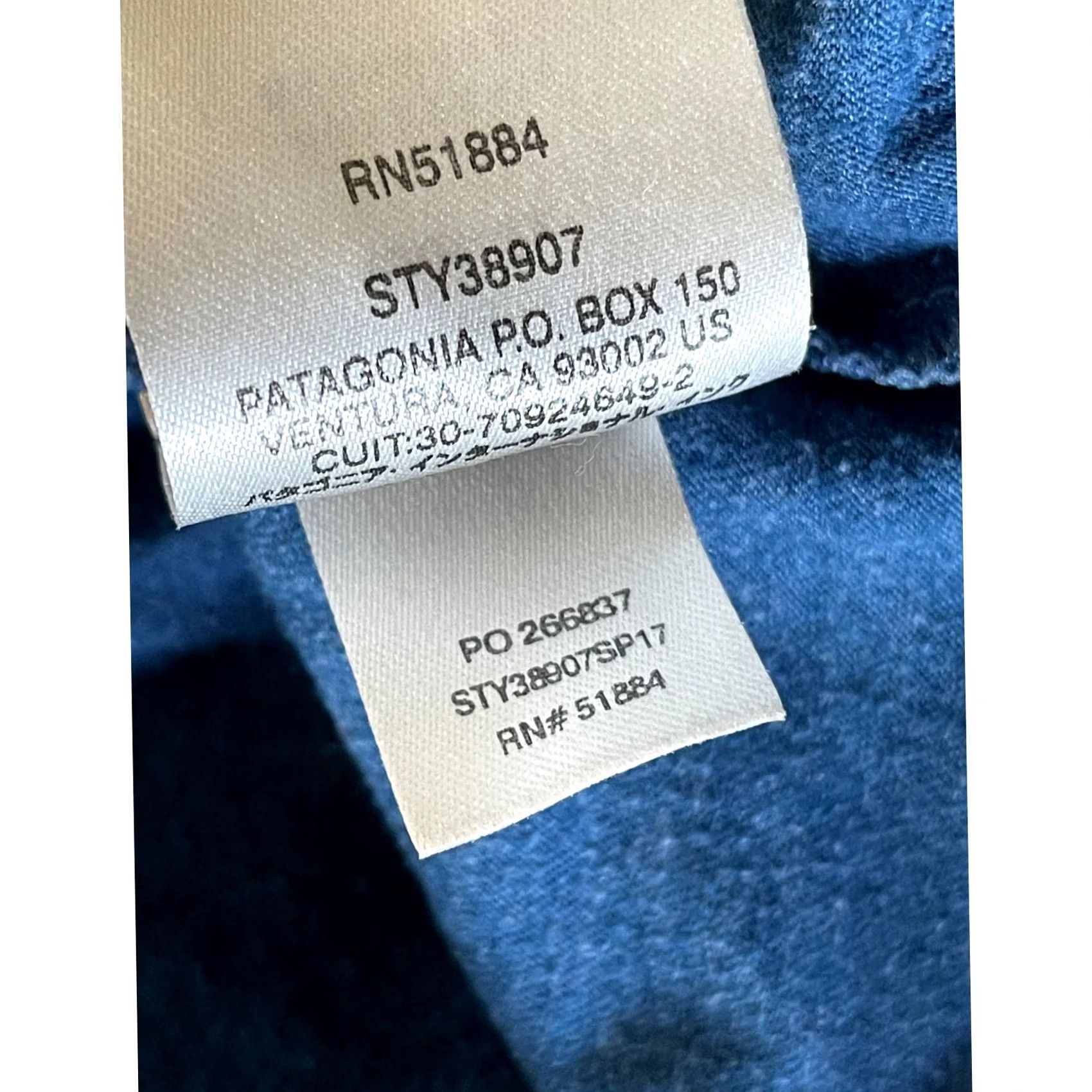 Patagonia Patagonia Mens Fitz Roy Crest Cotton / Poly T-Shirt Blue Size M Slim Fit Shirt Mens Blue Fitz Roy Crest Cotton / Poly T-Shirt 20" Pit 26" Length Size US M / EU 48-50 / 2 - 7 Thumbnail