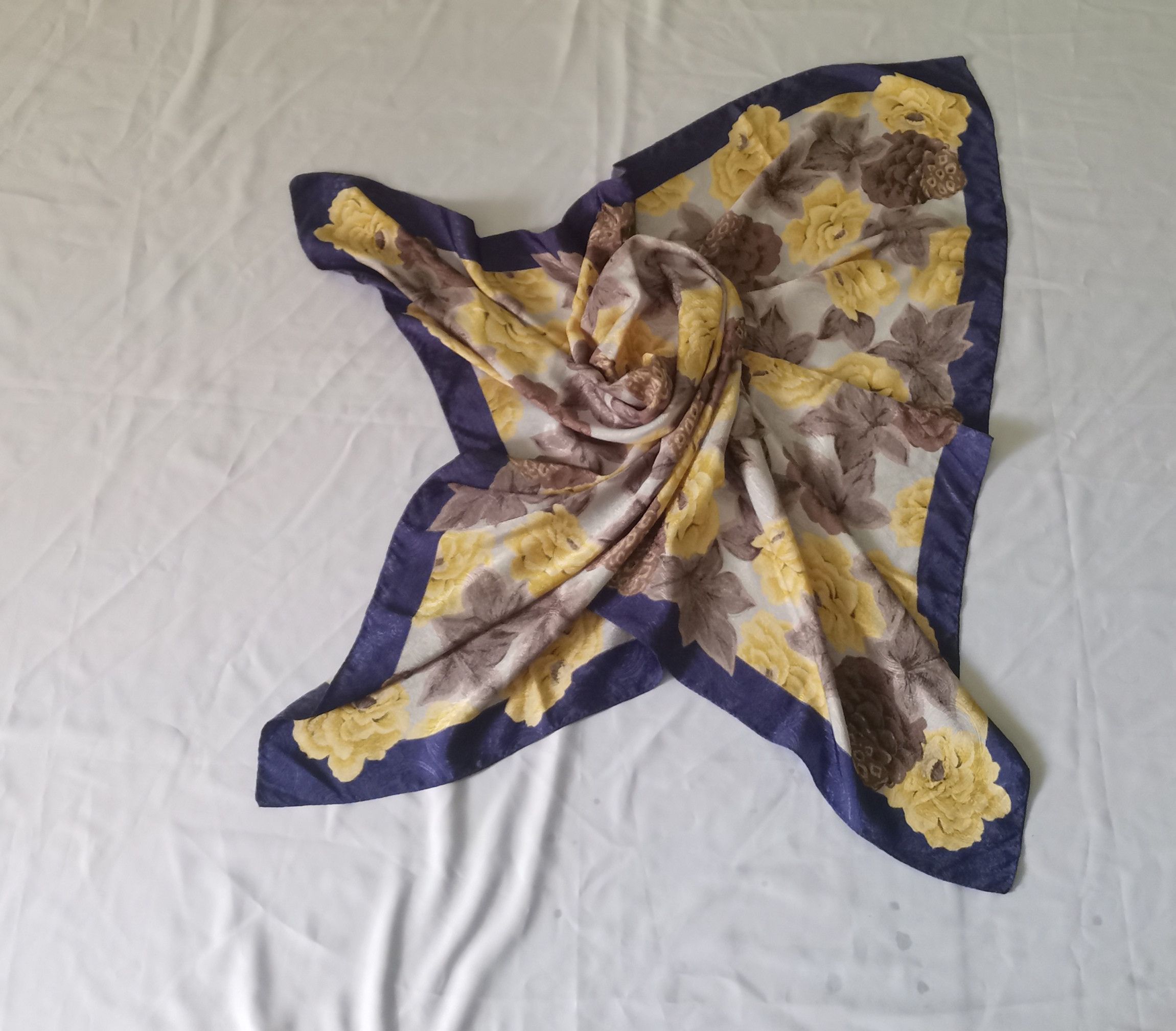 Designer × Vintage Rare vintage luxury scarves flowers design Size ONE SIZE - 3 Thumbnail