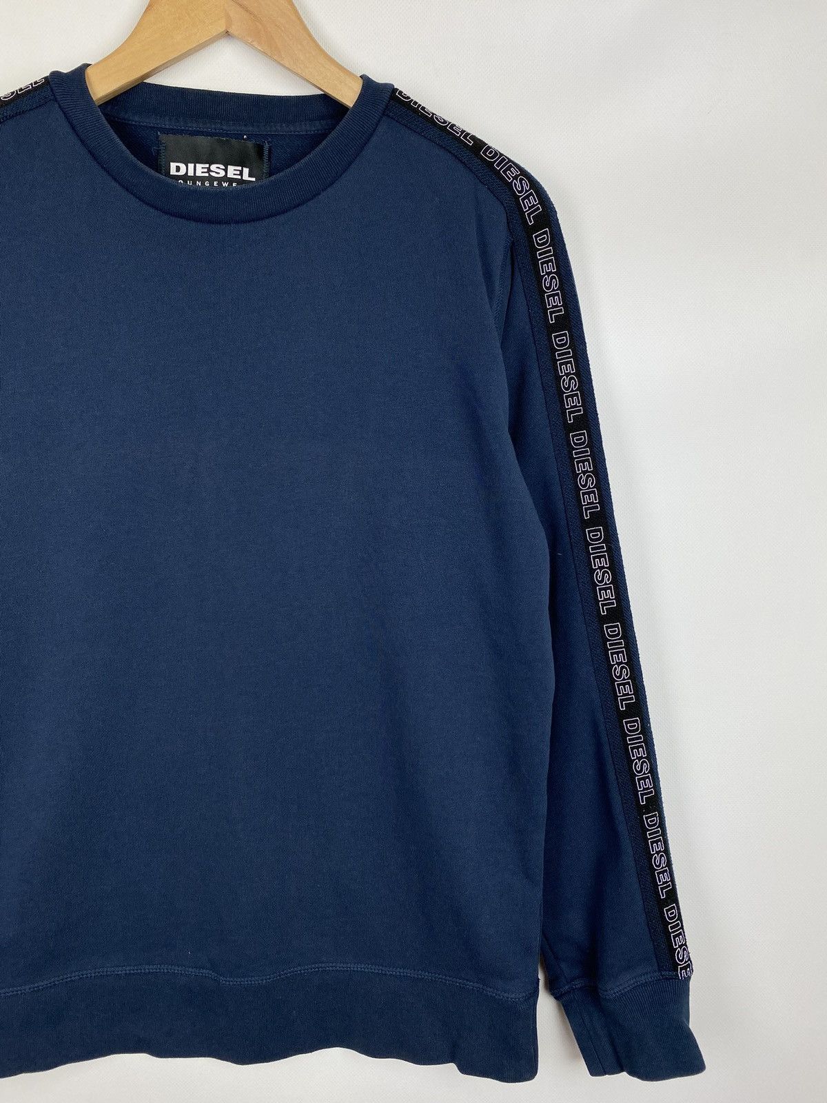 Diesel Diesel men’s crew neck sweatshirt pullover size M navy Size US M / EU 48-50 / 2 - 3 Thumbnail