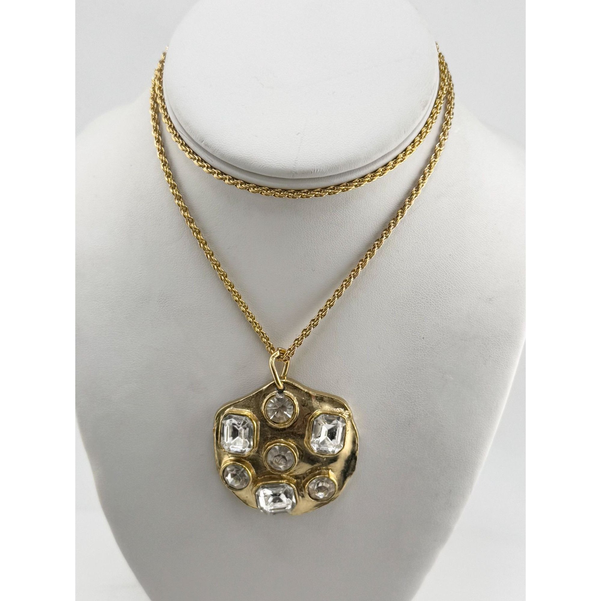 Vintage Vintage glass rhinestone hammered gold pendant necklace Size ONE SIZE - 5 Thumbnail