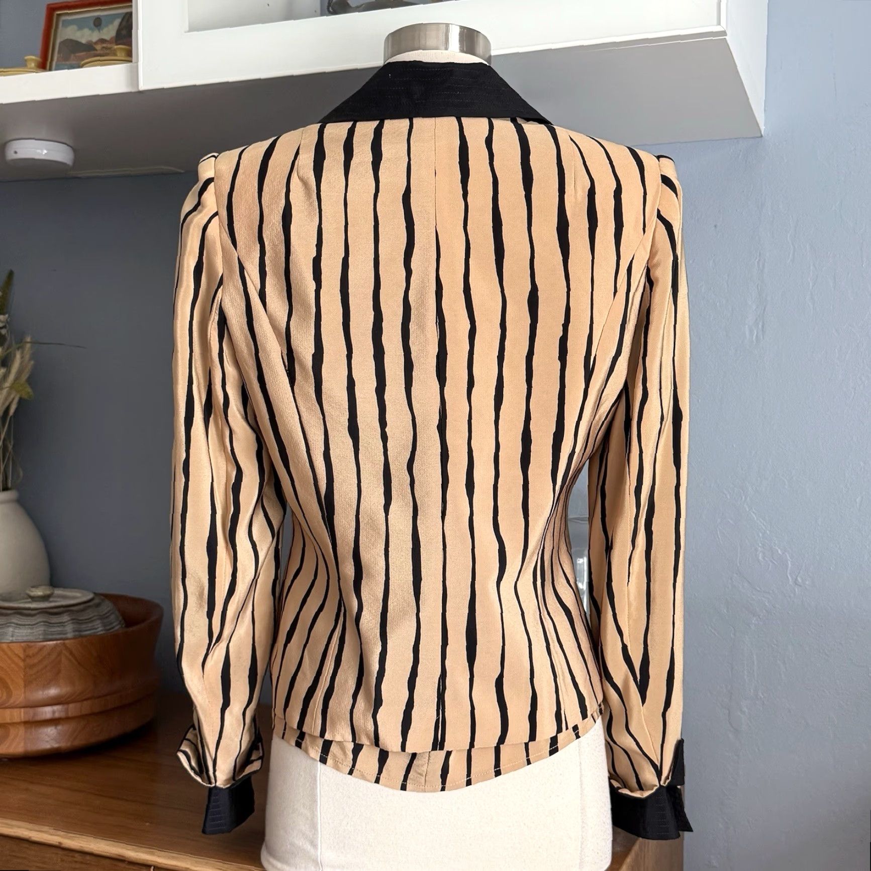 Vintage VINTAGE DAVID HAYES 3pc Silk Blouse Blazer Skirt Suit - Striped - Size M/L - Women - Classic Fit - 80s 90s City Preppy Holiday Party Workwear Size M / US 6-8 / IT 42-44 - 6 Thumbnail