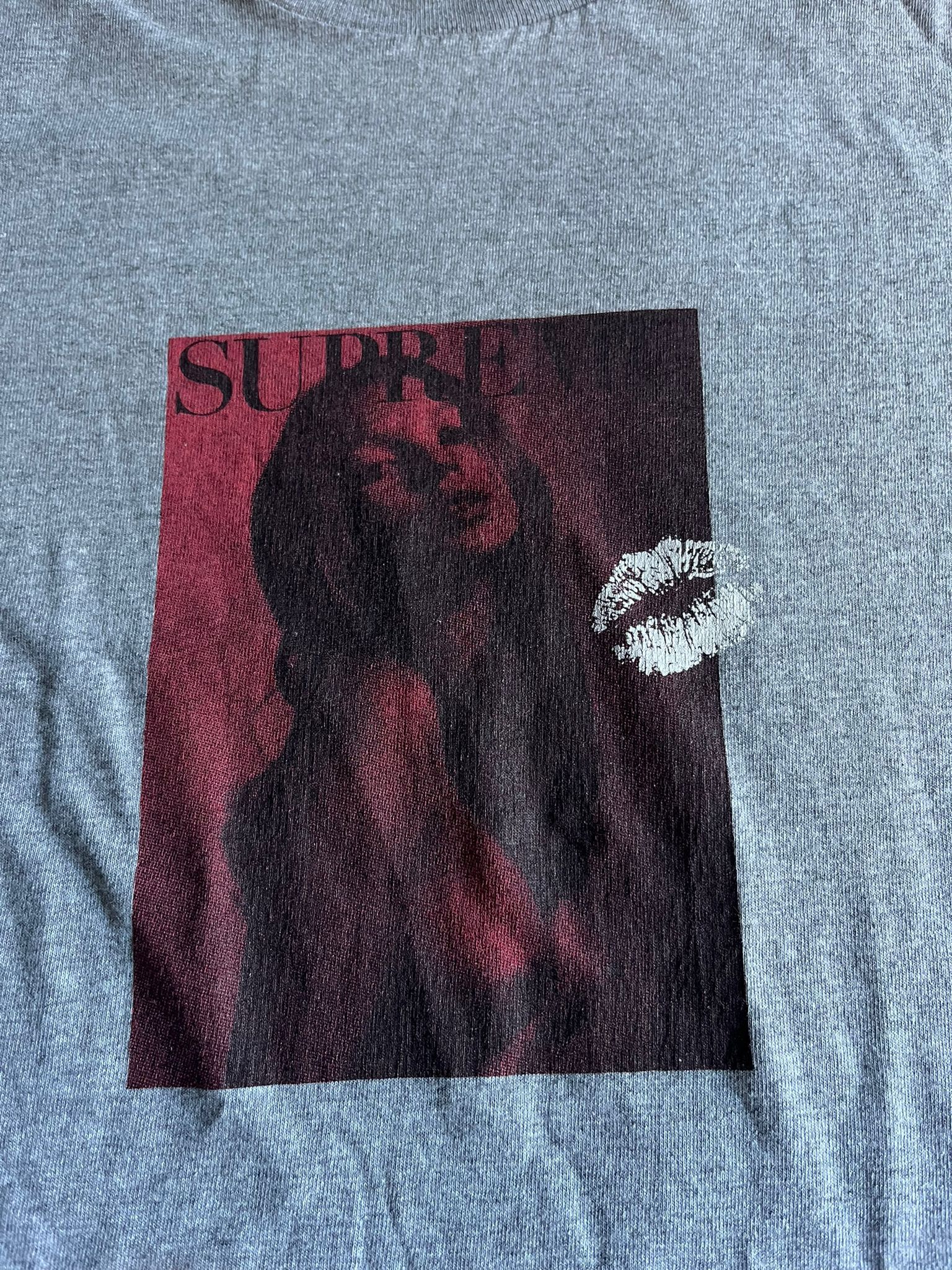 Supreme 2006 rare Supreme Kate Moss Lipstick Kiss tee Size US M / EU 48-50 / 2 - 2 Thumbnail