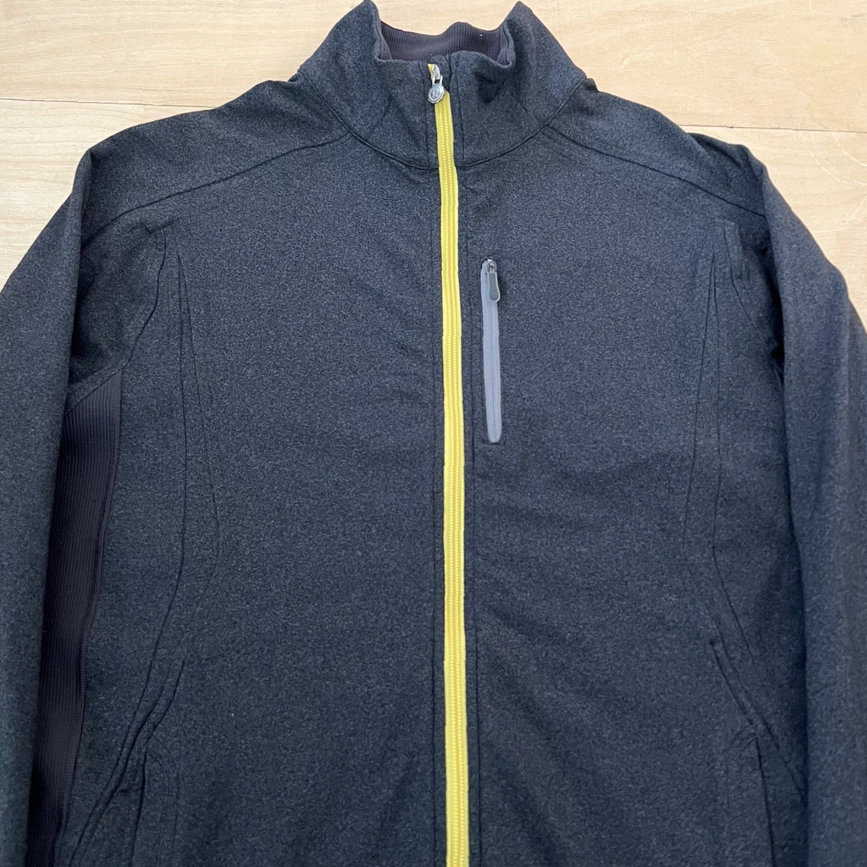 Lululemon Lululemon Track Jacket Gray L Full Zip Windbreaker Softshell Polyester Mens Adults Regular Size L Yellow Accent Zipper Size US L / EU 52-54 / 3 - 3 Thumbnail