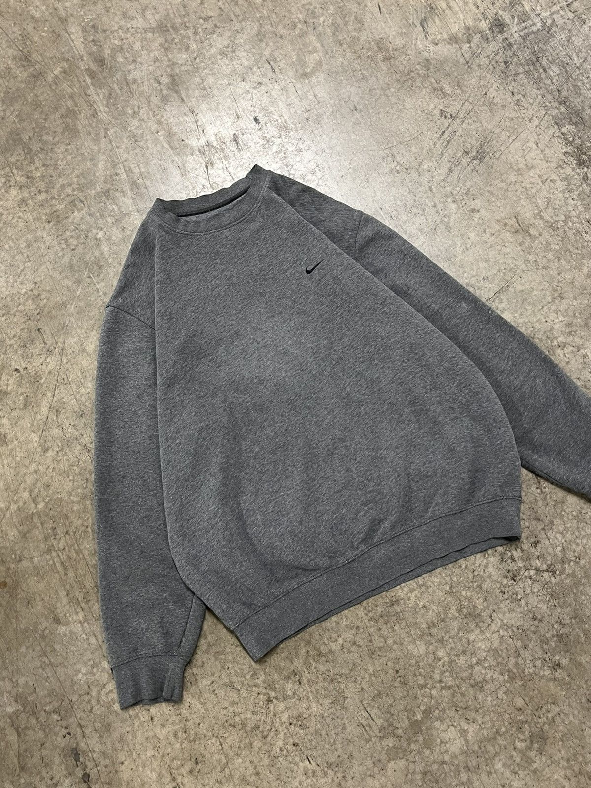 Nike × Vintage Nike vintage dark gray boxy fit crewneck hype rare y2k Size US L / EU 52-54 / 3 - 4 Thumbnail