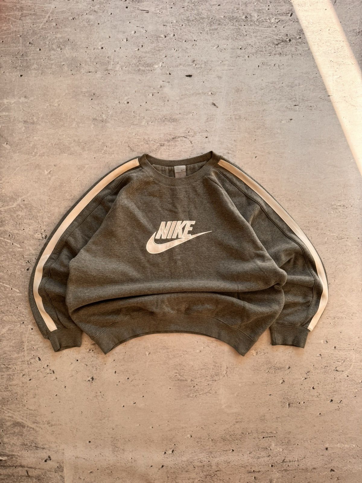 Nike × Vintage NIKE VINTAGE CENTER LOGO OVERSIZE BOXY SWEATSHIRT Size US M / EU 48-50 / 2 - 1 Thumbnail
