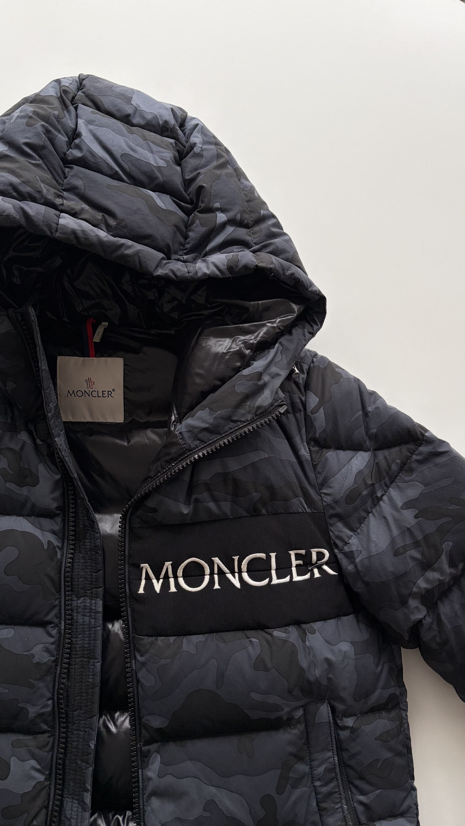 Moncler Aiton Camo Print Hooded Down Puffer Jacket Size US M / EU 48-50 / 2 - 3 Thumbnail