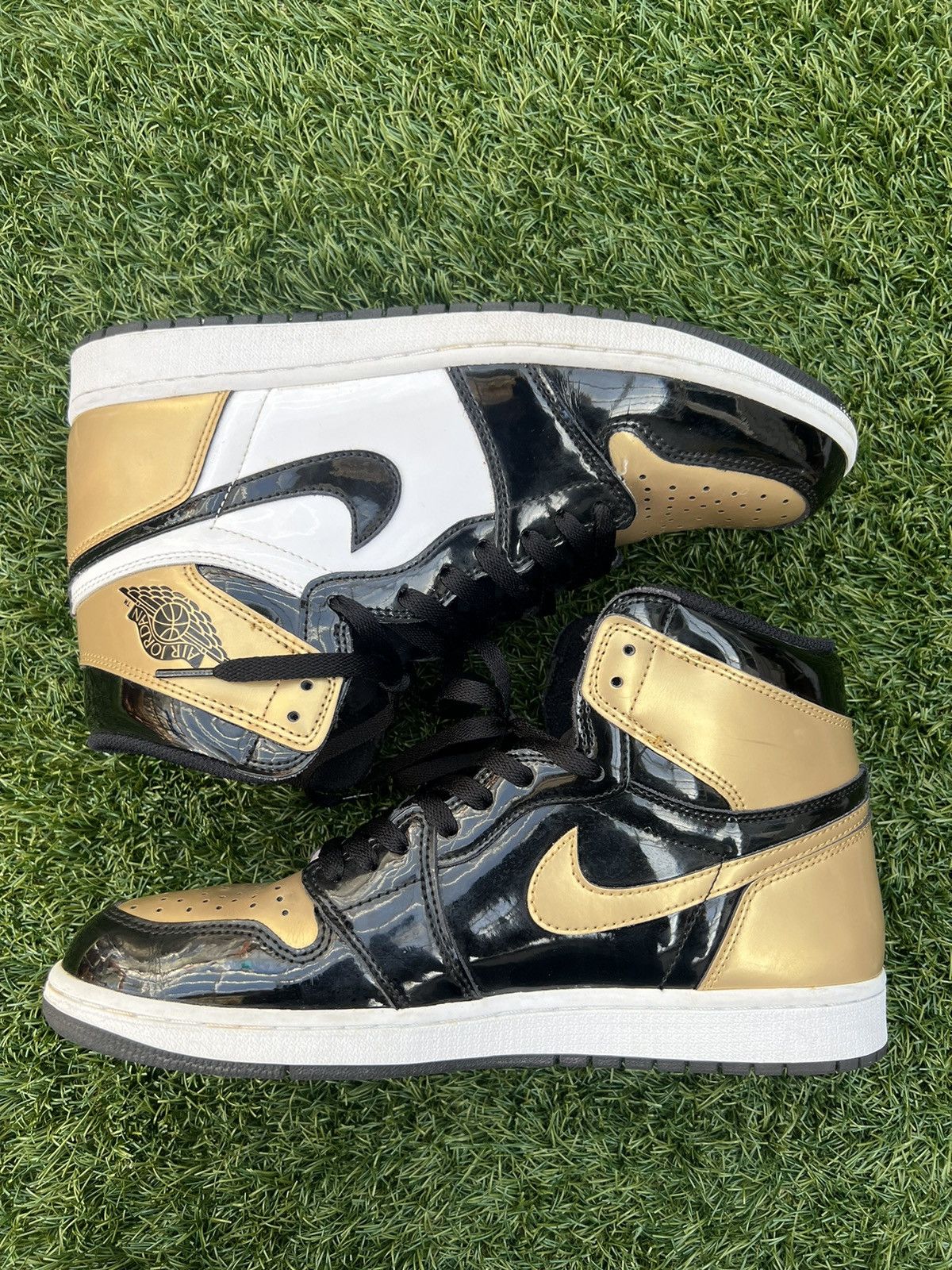 Jordan Brand Jordan 1 Patent Gold Toe Size US 10.5 / EU 43-44 - 9 Thumbnail