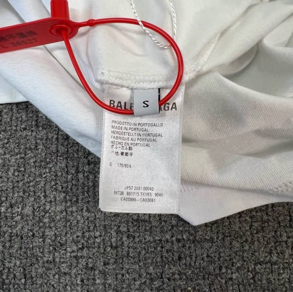 Balenciaga Balenciaga Barcode White T-Shirt Size US S / EU 44-46 / 1 - 6 Thumbnail