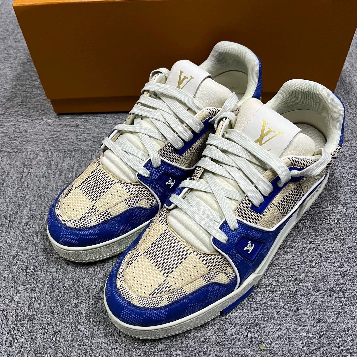 Louis Vuitton Louis Vuitton Blue Lowtop Sneakers 9 Men Size US 9 / EU 42 - 1 Thumbnail
