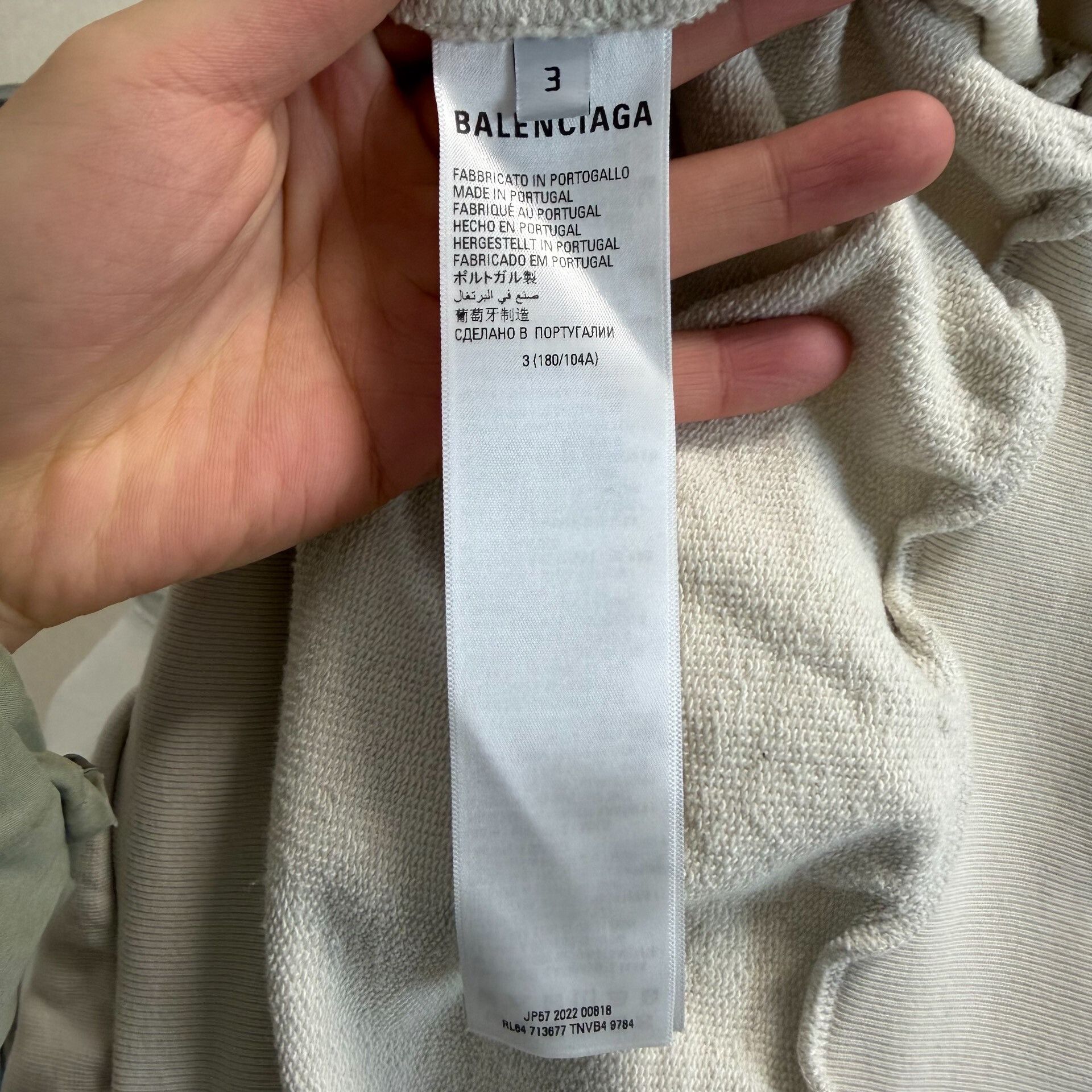 Balenciaga Balenciaga FW22 'Be Different' Apple Print Hoodie Size US L / EU 52-54 / 3 - 8 Thumbnail