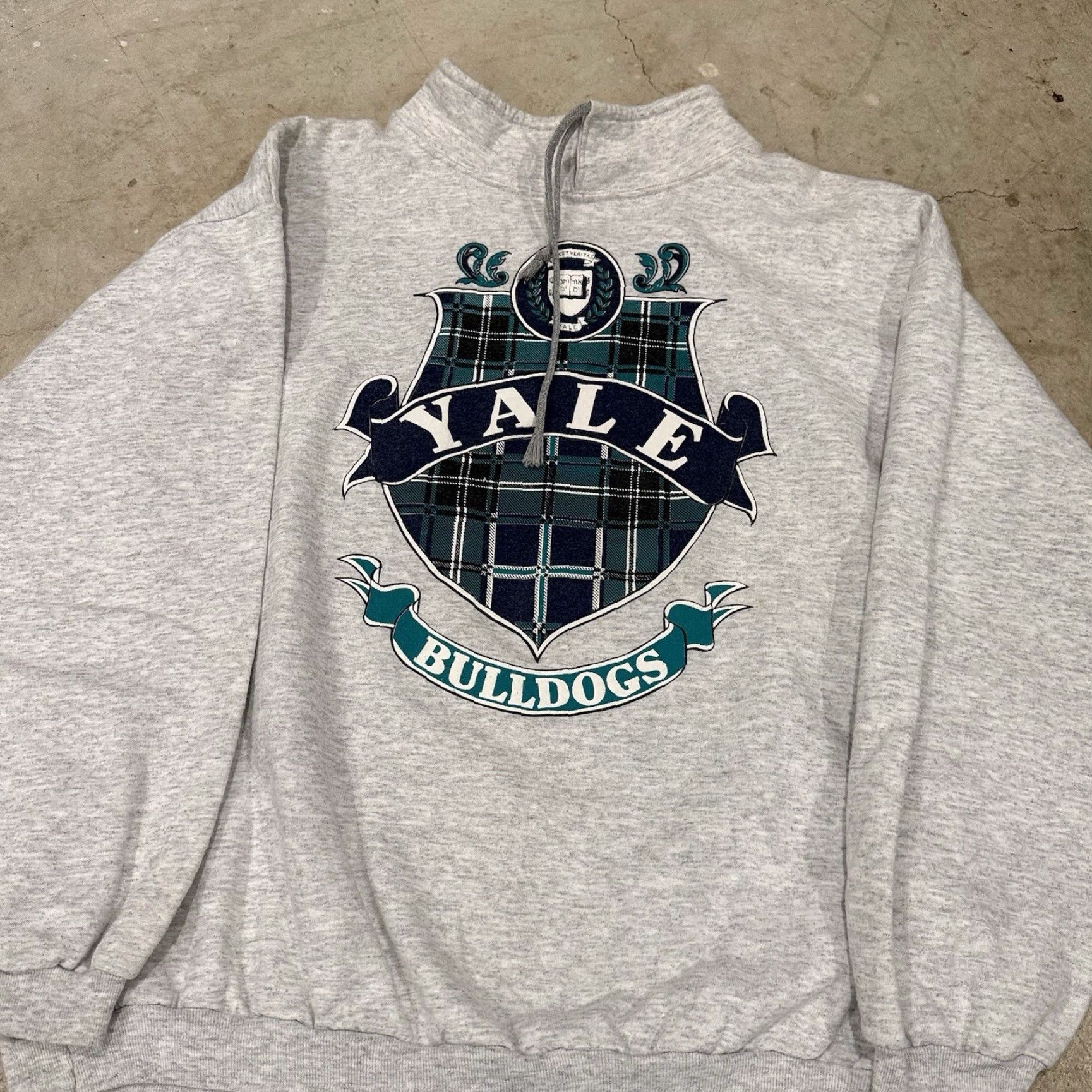 Vintage VINTAGE Yale Bulldogs Sweatshirt M/L Gray 90s Made in USA Fleece Crewneck Size US M / EU 48-50 / 2 - 4 Thumbnail