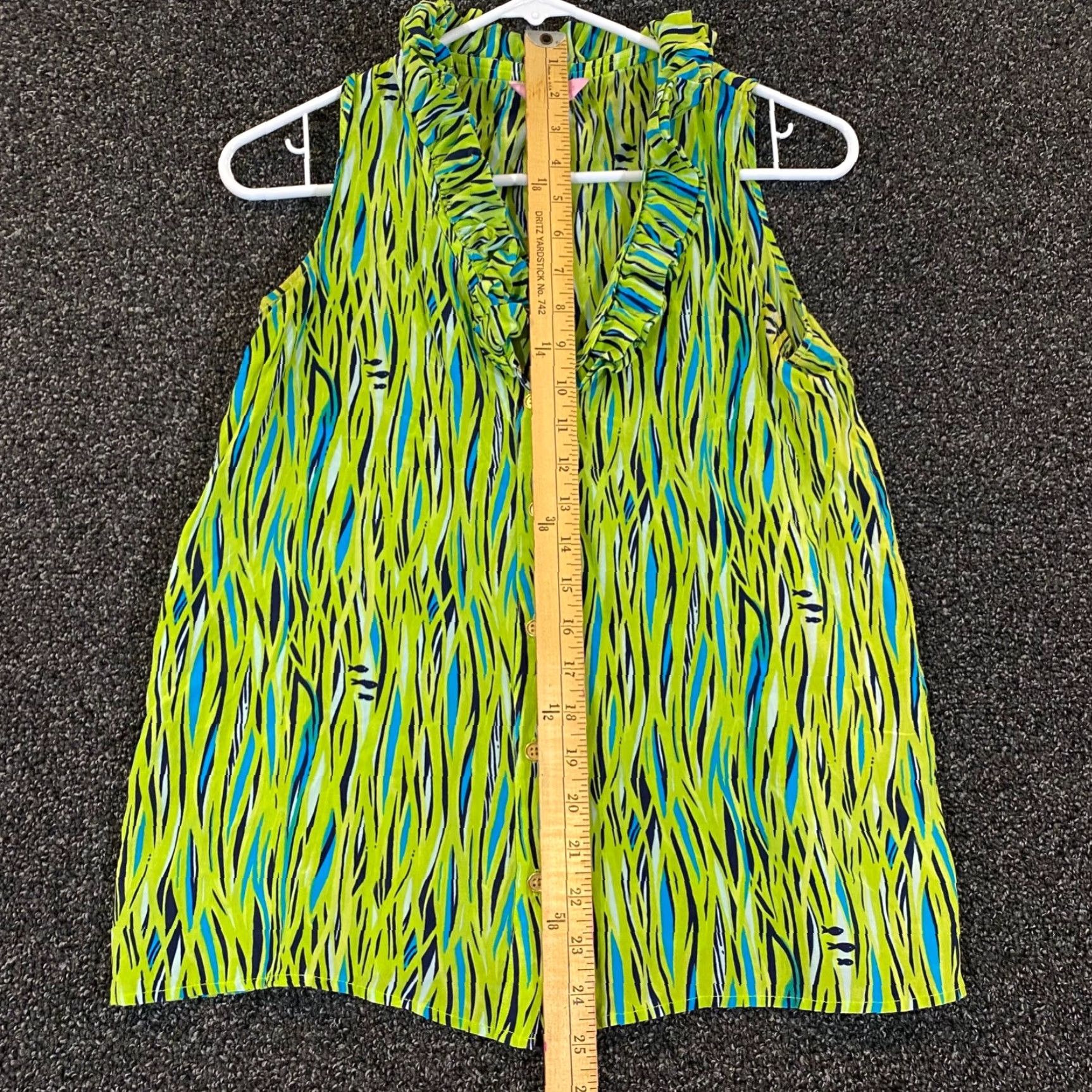 Lilly Pulitzer Lilly Pulitzer Blouse Women Size 2 Green Sleeveless Ruffled 100% Silk Fish Print Animal Print Size XS / US 0-2 / IT 36-38 - 3 Thumbnail