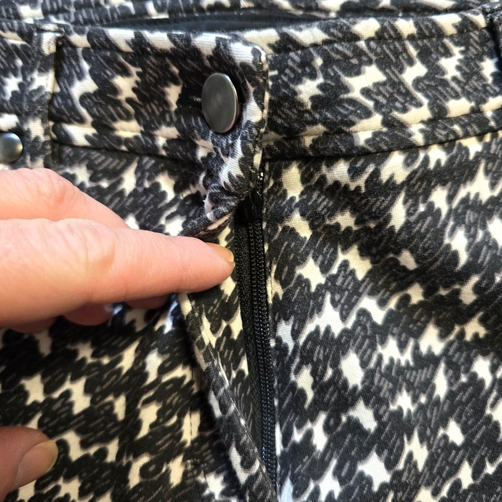 J.McLaughlin J. McLaughlin Pants Womens Size 2 Gray Abstract Houndstooth Stretch Skinny Casual Trousers Size 26" / US 2 / IT 38 - 4 Thumbnail