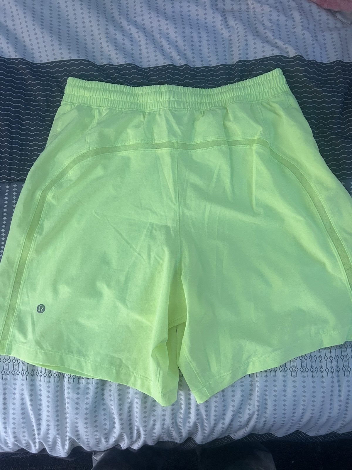 Lululemon Florescent Yellow Lulu Shorts Size US 32 / EU 48 - 2 Thumbnail