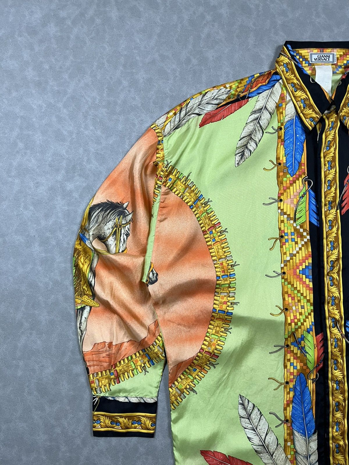 Versace 90s Gianni versace NATIVE AMERICAN silk Size US L / EU 52-54 / 3 - 8 Thumbnail