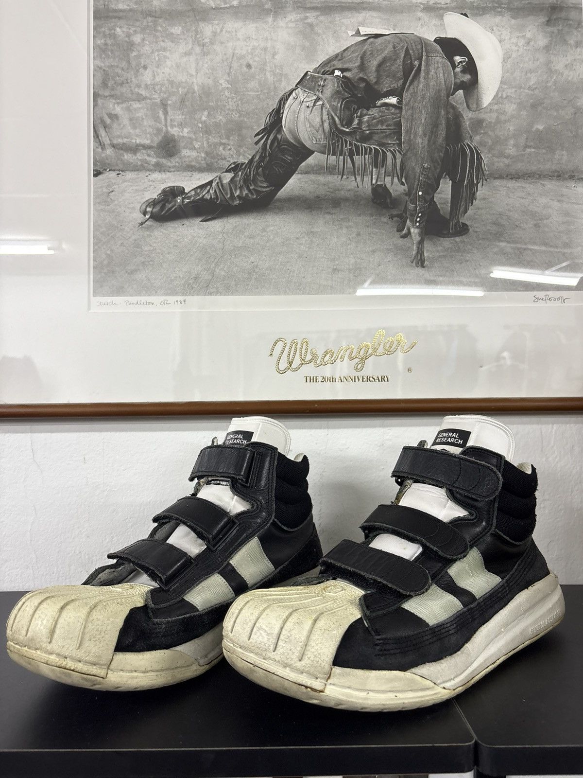 General Research General Research 90s Velcro Shoes Adidas Superstar Style Size US 10 / EU 43 - 13 Thumbnail
