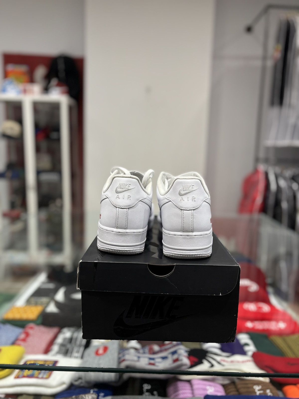 Nike × Supreme Nike Air Force 1 Low Supreme White Size: 11.5 Size US 11.5 / EU 44-45 - 4 Thumbnail