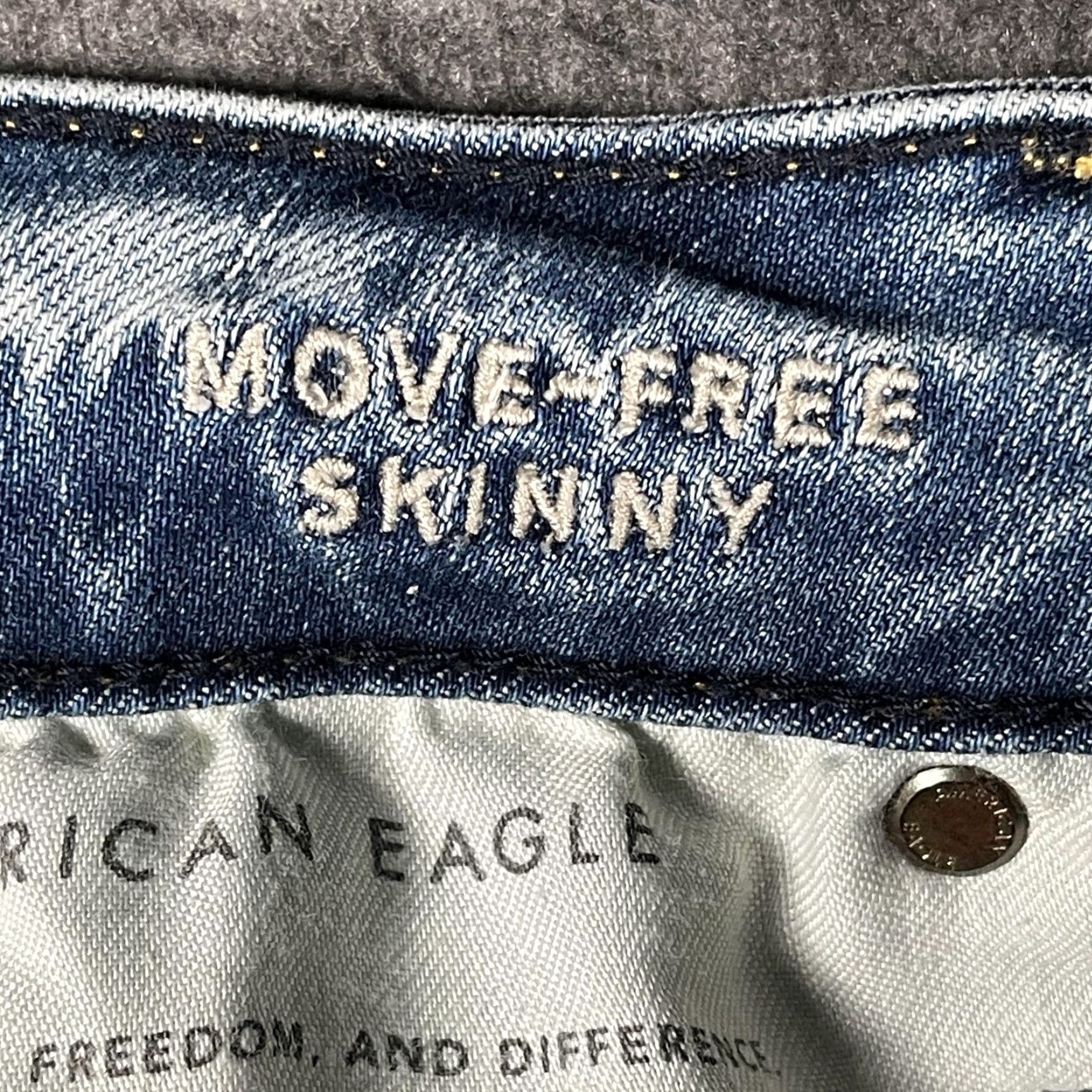 American Eagle Outfitters American Eagle Jeans Mens 32x34 Light Wash AirFlex+ Move-Free Skinny Distressed Jeans Mens Regular 32x34 Blue 5-Pocket Distressed Comfortable Size US 32 / EU 48 - 6 Thumbnail