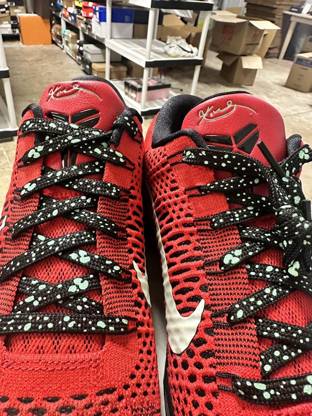 Nike Kibe elite low university red Size US 9 / EU 42 - 10 Thumbnail