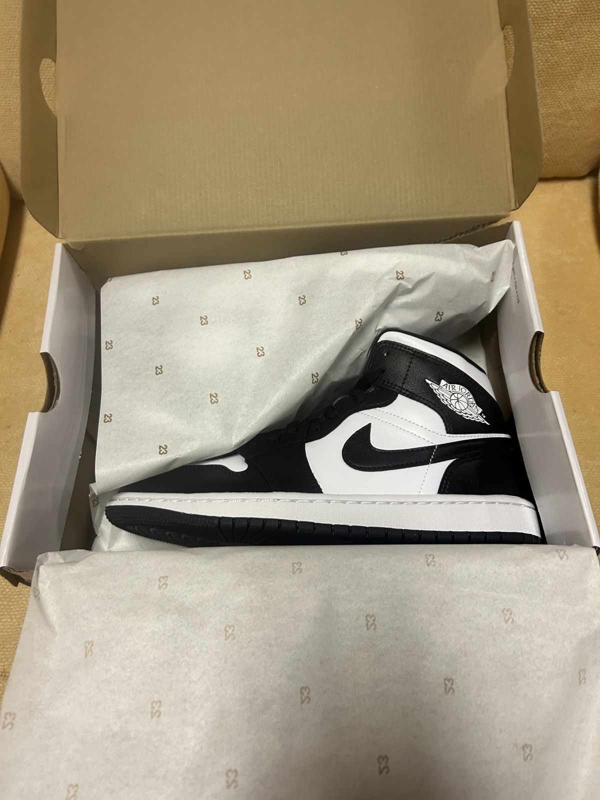 Jordan Brand Air jordan 1 mid Size US 6.5 / EU 39-40 - 3 Thumbnail