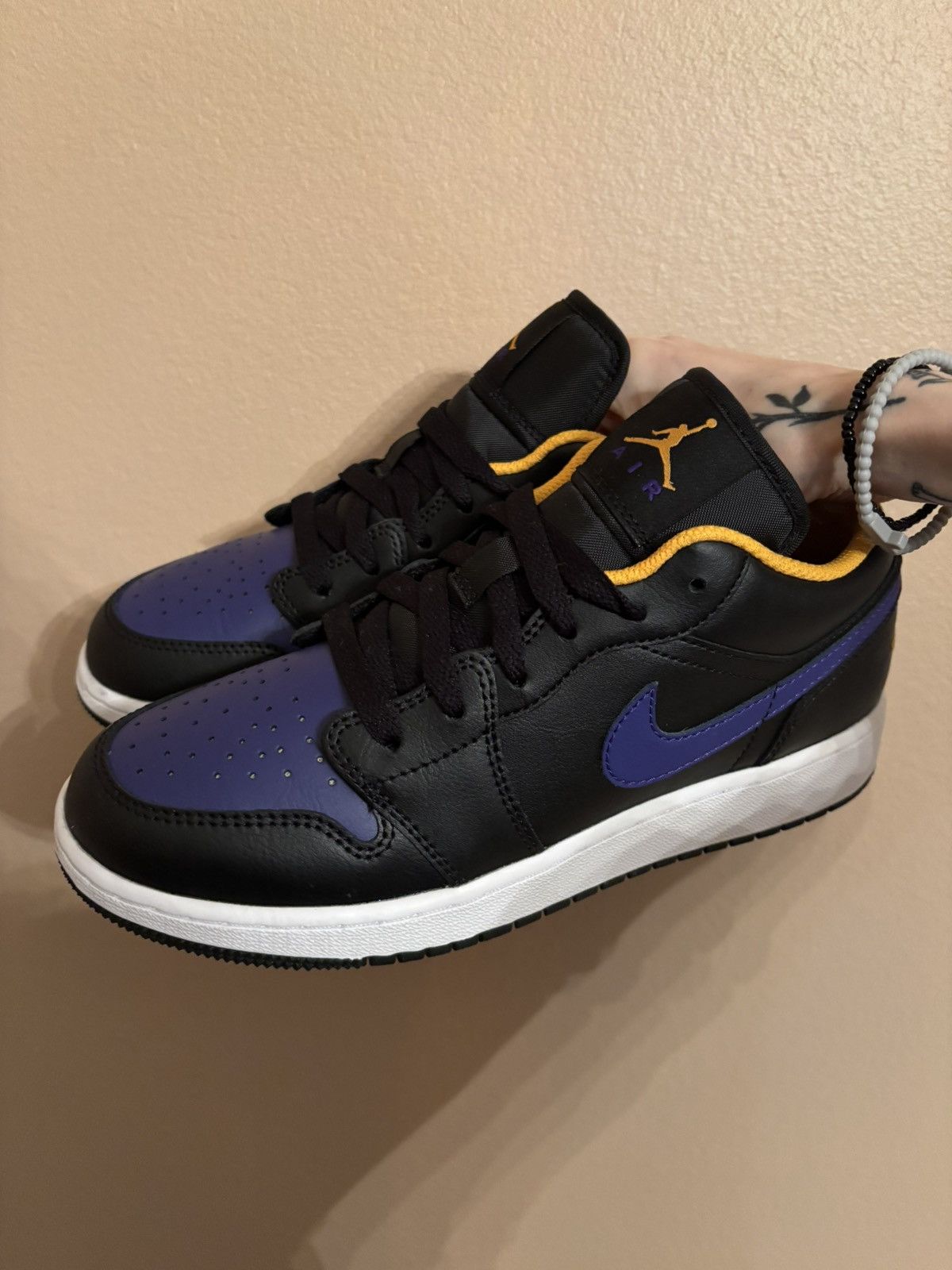 Jordan Brand × Nike Air Jordan 1 Low GS ‘Lakers’ Size US 5 / EU 37 - 6 Thumbnail
