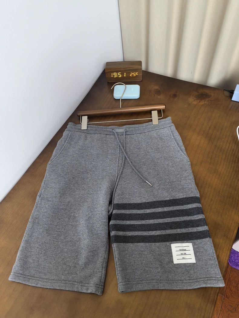 Thom Browne Thom Browne Size 1 Shorts 2506-Nextarrow Size US 27 - 1 Thumbnail