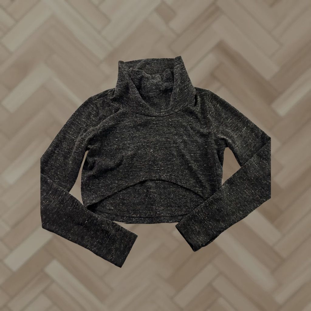 Vintage Cabi Cropped Long Sleeve Turtleneck Sweater Top Women's Small Black Gray Shirt Womens S Gray Cropped Turtleneck Sweater Top Size S / US 4 / IT 40 - 1 Thumbnail