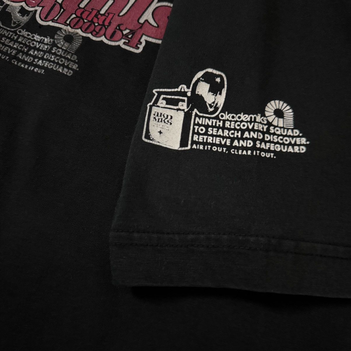 Akademiks Y2K Akademiks Black and Red T Shirt Size US XXL / EU 58 / 5 - 7 Thumbnail