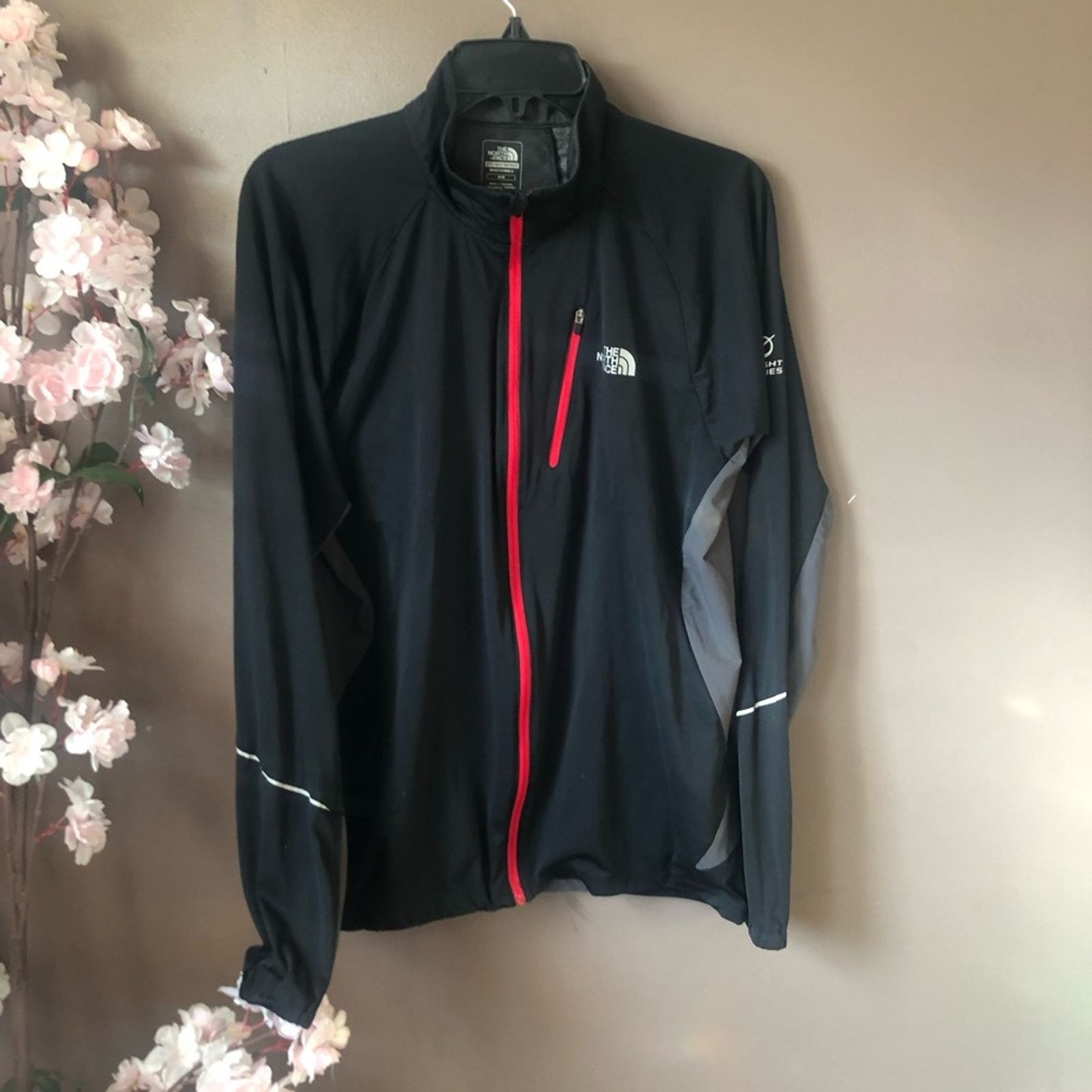 The North Face Jacket North face light zip up top Size M / US 6-8 / IT 42-44 - 1 Thumbnail