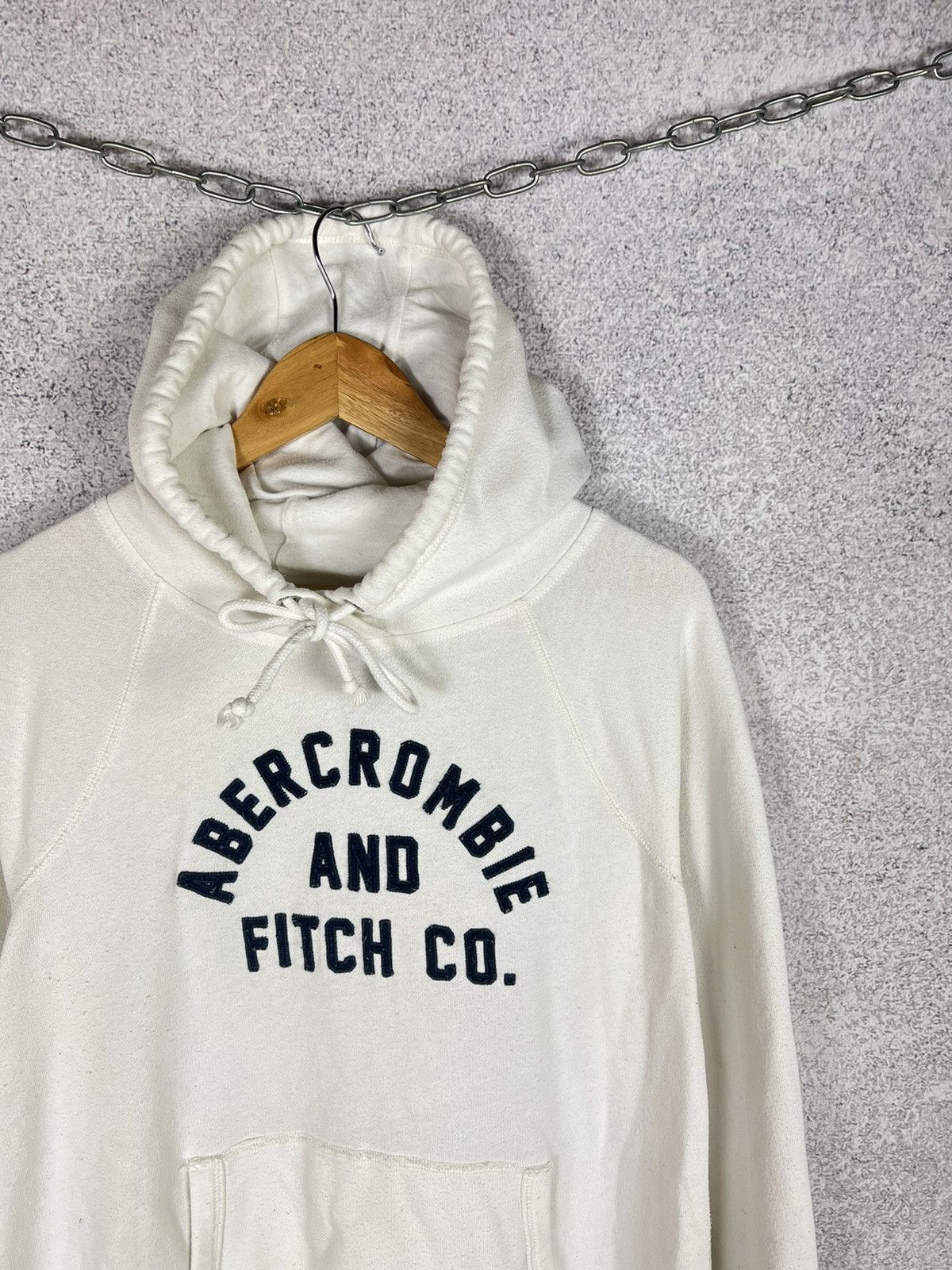 Abercrombie & Fitch Vintage Abercrombie Fitch Embroidered Logo Hoodie Size US L / EU 52-54 / 3 - 2 Thumbnail
