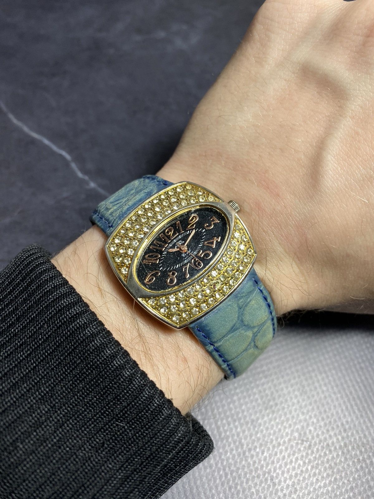 Japanese Brand Luxury Gold Crystal Watch | Vintage Design Size ONE SIZE - 6 Thumbnail