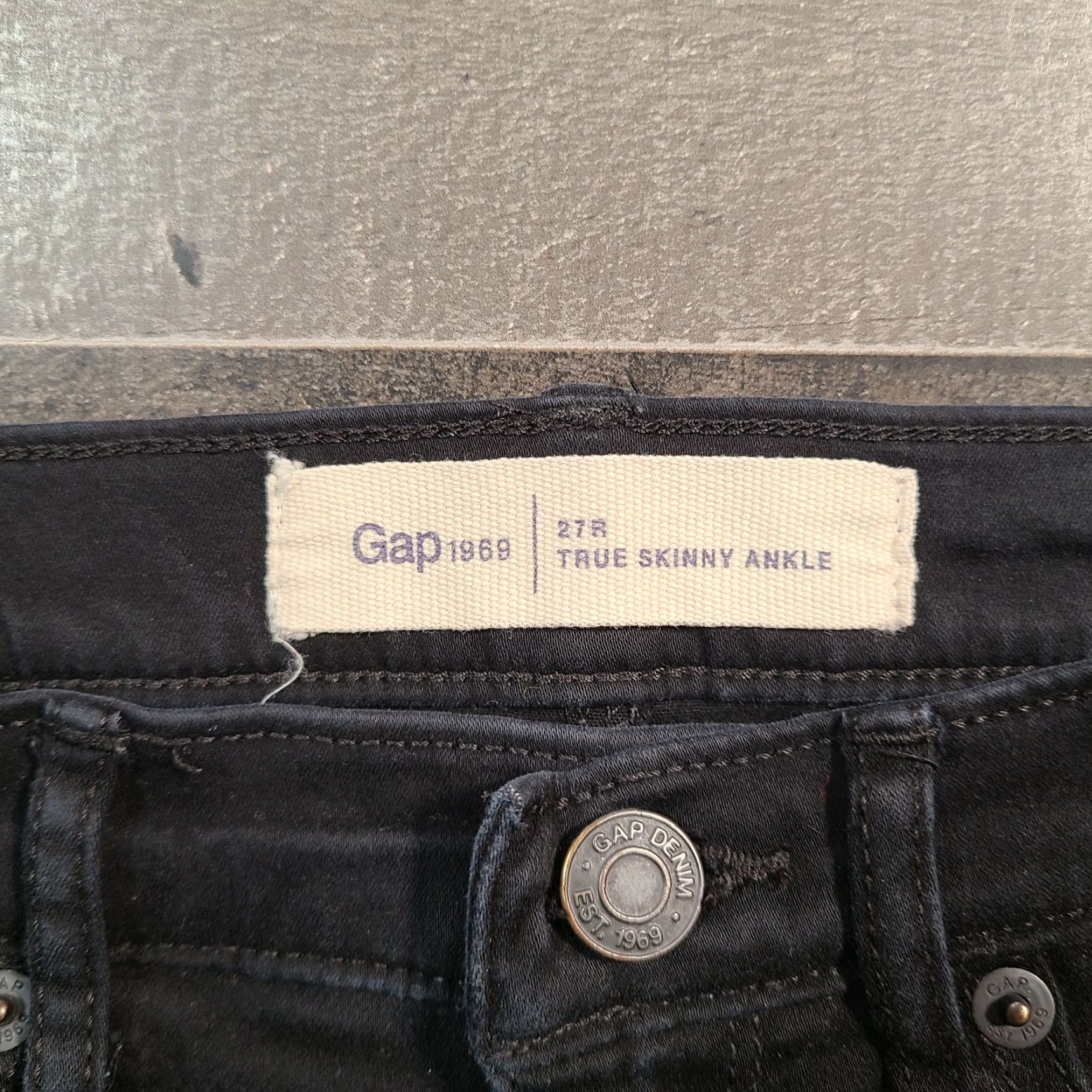 Gap Gap Shorts Womens 27R Black Denim Mid Rise Zip Closure 5-Pocket Casual Summer 1969 Brand Gap Mens? Size 27" / US 4 / IT 40 - 3 Thumbnail