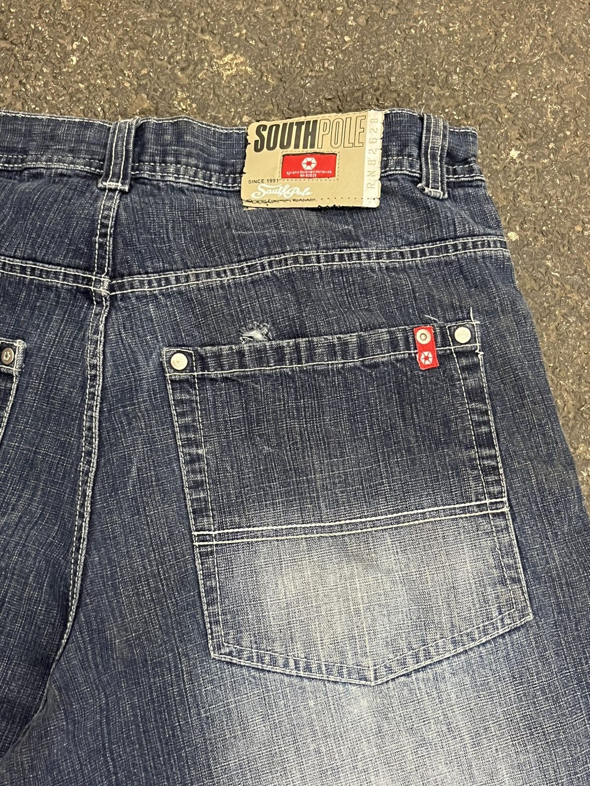 Southpole Baggy fit y2k Southpole red tab jorts hype rare skater Size US 34 / EU 50 - 4 Thumbnail