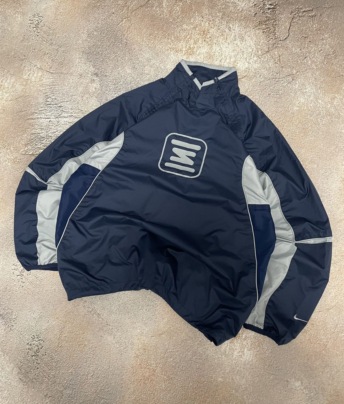 Nike Vintage Nike Shox Center Logo Nylon Baggy Sweatshirt Size US L / EU 52-54 / 3 - 2 Thumbnail