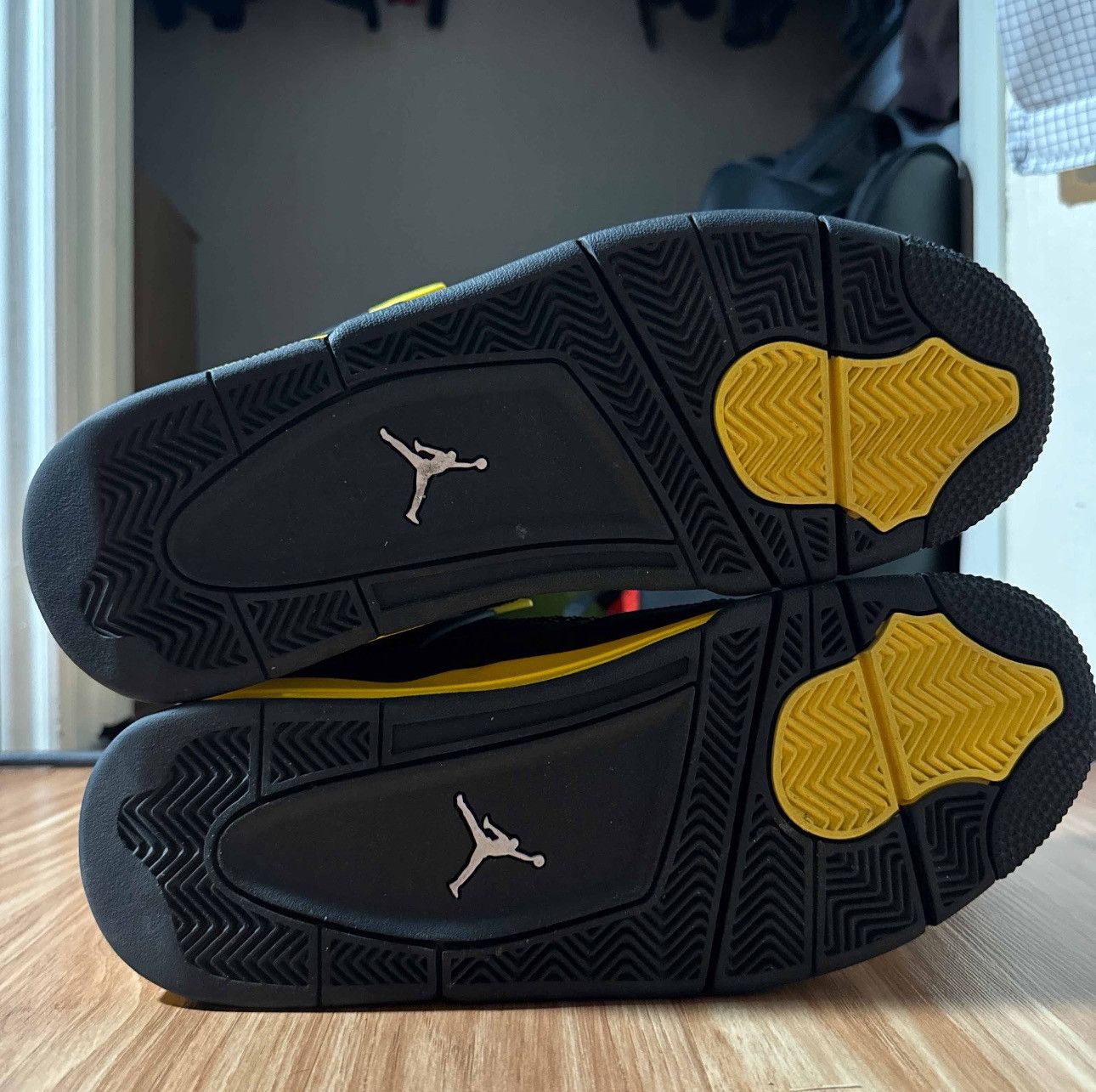 Jordan Brand Jordan 4 Thunder Size 10.5 Size US 10.5 / EU 43-44 - 5 Thumbnail